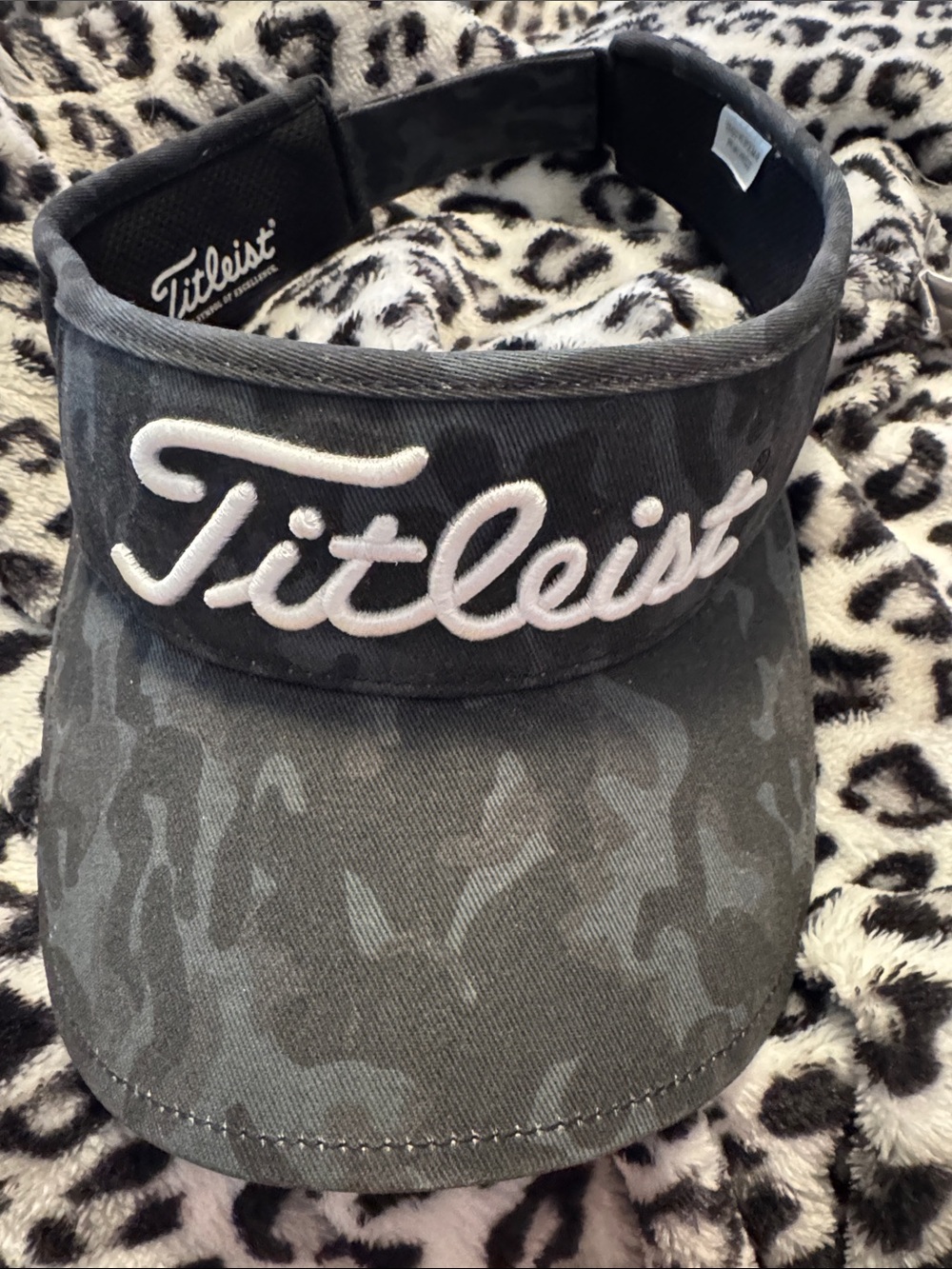 Titleist mend Dark Gray Camo Visor with White Script Logo